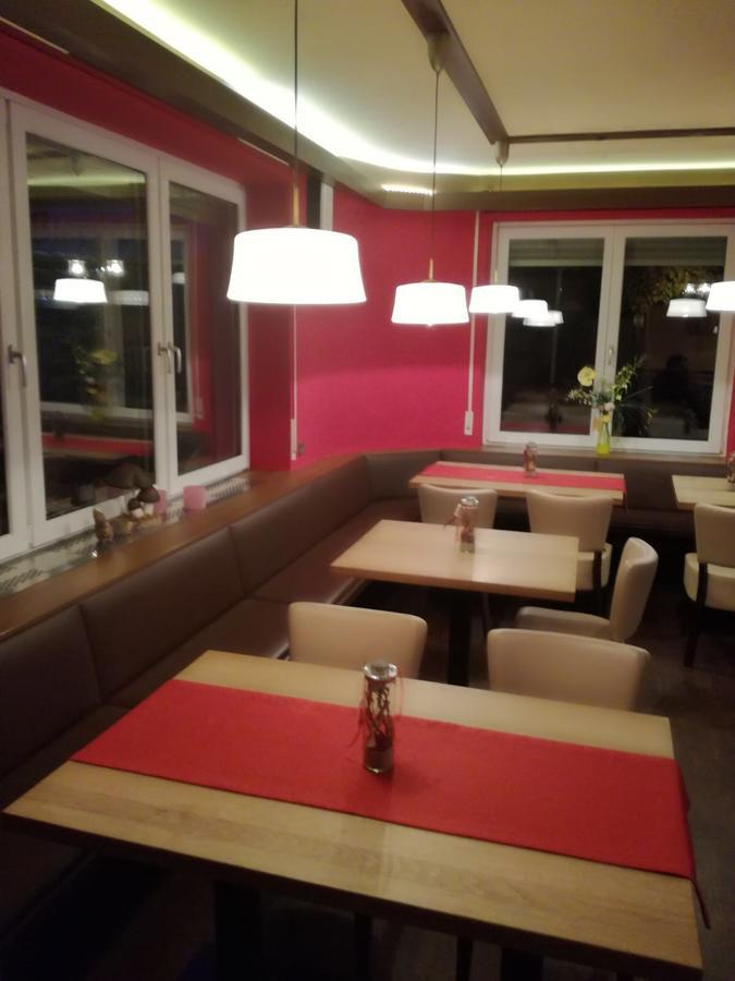 Gaststaette Peperoni Hotel Biberach an der Riß Eksteriør billede